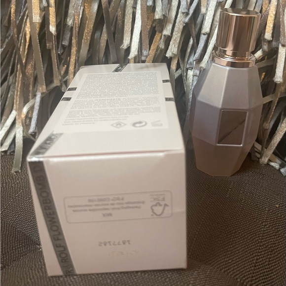 Flowerbomb Dew by Viktor and Rolf 1 fl oz NWB - Picture 2 of 4